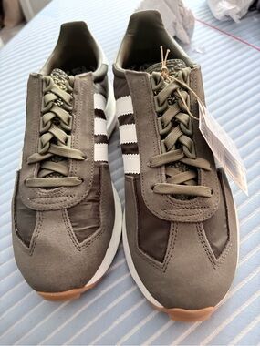 Men's Green and White Adidas Barreda Lo Shoes.